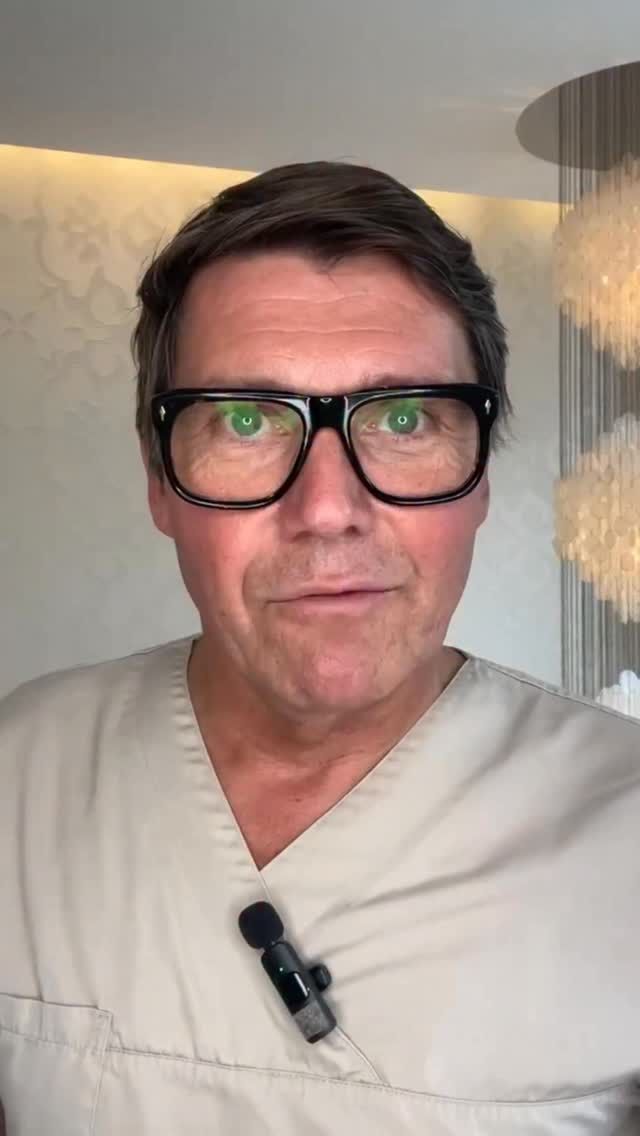 Natürliche Verjüngung bis zu 10 Jahren - ganz ohne Skalpell oder Narben

Das Geheimnis des echten Reverse Agings liegt in der Regeneration und nicht in der Stimulation (wie z. B. beim Laser).

Durch Stammzellen aus körpereigenem Fettgewebe und Wachstumsfaktoren sowie Exosomes aus plättchenreichem Plasma (PRP) werden die Haut und alle anderen Gewebestrukturen von innen heraus erneuert - Zellen werden aktiviert, Gewebe regeneriert, Strukturen und Volumen aufgebaut.

Anders als ein Facelift oder die Injektionsbehandlungen mit Hyaluronsäure, Milchsäure (z.B. Sculptra) oder Hydroxylapatit (wie z.B. Radiesse) setzt diese Methode auf die Selbstheilungskraft des Körpers - für ein frisches, natürliches Aussehen ohne Narben, ohne Fremdstoffe und mit nur kurzer Ausfallzeit: 

Ergebnis: Sichtbar straffere, feinporigere und vitalere Haut - durch echte Regeneration auch des Volumens. Wunschgemäß können lokale Falten und Narben bis hin zu einer „Full-Face“-Behandlung von Stim bis Kinn für eine Verjüngung um bis zu 10 Jahren durchgeführt werden. 

Einen Termin für eine Beratung könnt Ihr über den online Terminkalender vereinbaren:

https://www.doctolib.de/einzelpraxis/hamburg/dr-armin-rau-plastische-chirurgie-hamburg/booking/motives?specialityld=1297&telehealth=false&placeld=practice-364896&bookingFunnelSource=deep_link

oder telefonisch Mo-Fr 10-18h unter 040 4606 3344

#ReverseAging #RegenerativeMedizin #Stammzellen #PRP #Exosomes #NatürlichSchön #/Narbenfrei #Hautregeneration #ÄsthetischeMedizin #facelift #facelifting #Gesichtsverjüngung #Schönheitschirurgie #PlastischeChirurgie #Narbenbehandlung #drarminrau #plastischerchirurg #medicalbeautyhamburg #eppendorf #schönheitschirurgie #plastischechirurgiehamburg #lidstraffung #hamburg #oberlidstraffung