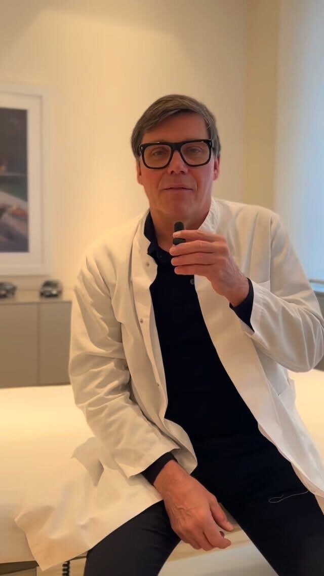 Bauchstraffung: Mehr als nur ein ästhetischer Eingriff

Bei einer Bauchstraffung wird nicht nur die überschüssige Haut entfernt, sondern auch die sogenannte Bauchfettschürze, die oft eine Rolle im Insulinhaushalt spielt. Patienten verlieren nach der OP oft leichter zusätzlich Gewicht, da dieses Fettgewebe den Hormonhausha-beeinflusst.

Aber Achtung: Eine Bauchstraffung ist kein Freibrief für ungesunde Ernährung! Eine ausgewogene Ernährung und regelmäßige Bewegung sind nach wie vor entscheidend, um langfristig Erfolge zu erzielen.

Vereinbart gerne einen Termin für eine persönliche Beratung über den online Terminkalender:

https://www.doctolib.de/einzelpraxis/hamblrg/dr-armin-rau-plastische-chirurgie-hamburg/booking/motives?specialityld=1297&telehealth=false&placeld=practice-364896&cbookingFunnelSource=deep_link
oder telefonisch Mo-Fr 10-18h unter
040 4606 3344

Euer Dr. Armin Rau 

#Bauchstraffung #Gesundheit #Körper #Schönheit #Abnehmen #Insulinhaushalt