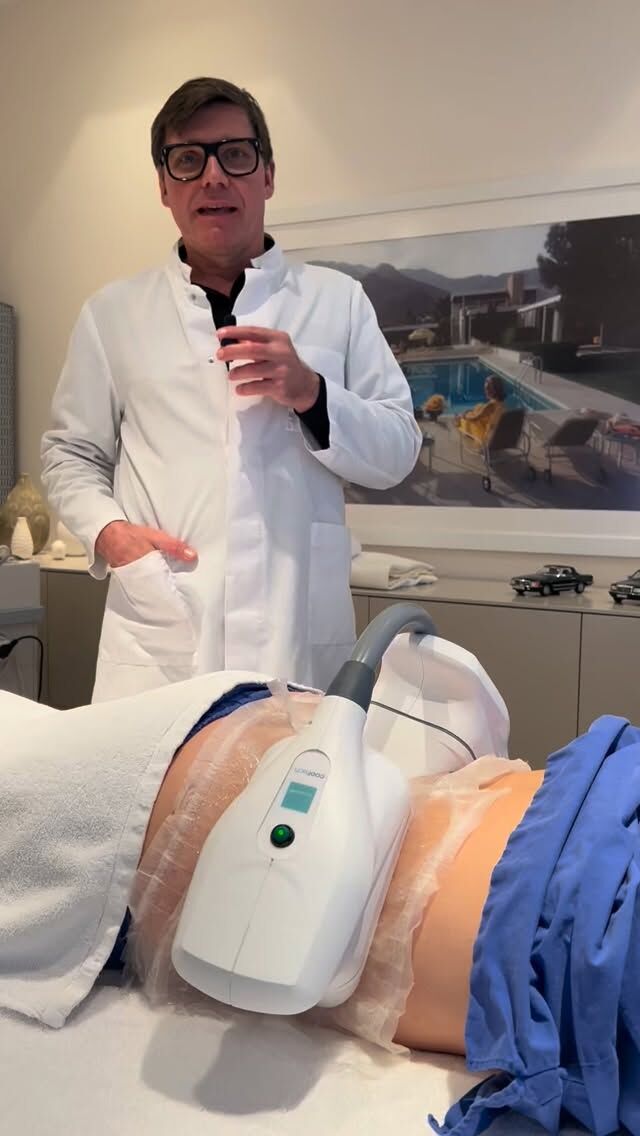 Frohes Neues Jahr!✨✨✨
Ein neues Jahr bedeutet neue Chancen und frische Vorsätze! Vielleicht hast auch du dir vorgenommen, 2026 dein bestes Ich zu zeigen - sei es durch mehr Bewegung, gesunde Ernährung oder einfach durch Selbstfursorge.

Wusstest du, dass Kryplipolyse dir auf deinem Weg zur Wunschfigur helfen kann? Diese innovative Methode unterstützt dich dabei, hartnäckige Fettpolster zu reduzieren - ganz ohne chirurgischen Eingriff. Perfekt, um deine Neujahrsvorsätze zu untermauern und dich rundum wehlzurühlen!

Mach 2026 zu deinem Jahr - für mehr Selbstvertrauen, Wohlbefinden und deine ganz persönliche Bikinifigur.

Neugierig? Schreib uns und erfahre mehr über die Kryolipolyse oder vereinbare einen Termin über den online Terminkalender

https://www.doctolib.de/einzelpraxis/hamburg/dr-armin-rau-plastische-chirurgie-hamburg/booking/motives?
#B: specialityId=1297&telehealth=false&placeld-practice-364896&bookingFunnelSource=deep _link

oder telefonisch unter 040 4606 3344

#Neujahrsvorsätze #Kryolipolyse #Wohlfühlen #NeuesJahrNeueZiele #Bikinifigur #Selbstfürsorge #BodyGoals