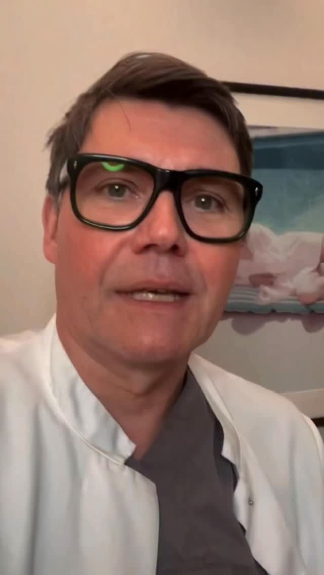 10 Tage nach Oberlidstraffung - eine superzufriedene Patientin

Unsere Patientin strahlt - und das ganz ohne müde Augen!

Bereits nach 10 Tagen nach Ihrer Oberlidstraffung beidseits zeigt sich ein natürlich-frisches Ergebnis, das perfekt zu ihr passt. Schmerzen hatte sie keine und sie ist jetzt schon super zufrieden mit ihrem Ergebnis. 

Macht auch Ihr gerne einen Termin für eine Beratung telefonisch Mo-Fr 10-18h unter

040 4606 3344

Euer Dr. Armin Rau

#drarminrau #plastischerchirurg #lidstraffung #schönheitschirurgie #hamburg